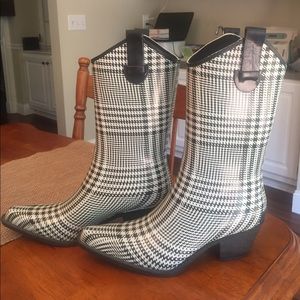 Super cute Cowgirl rain boots