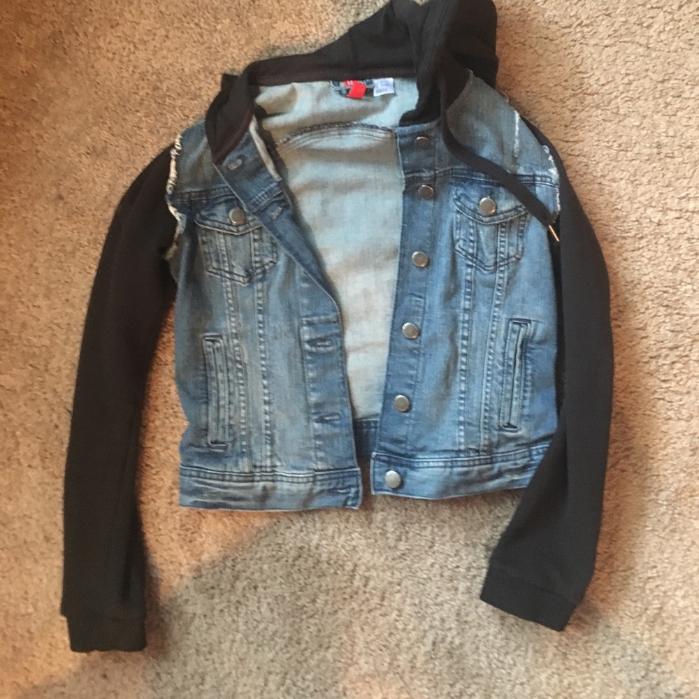 Jean jacket with sweatshirt sleeves
