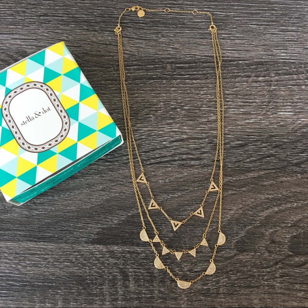 ✨ Stella and Dot Pave Chevron Necklace in gold ✨