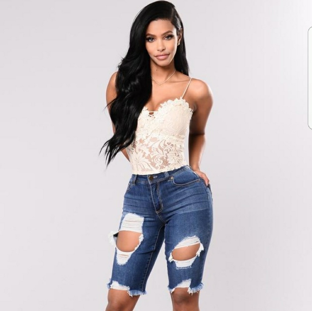 Fashion nova distressed shorts size 7