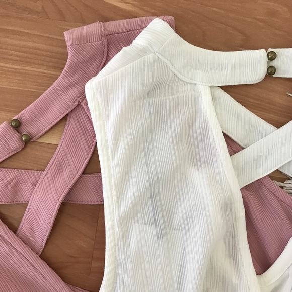 Tops - LAST - Silky blush criss cross top