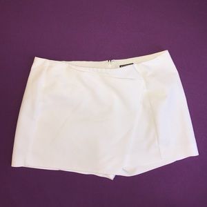 White EXPRESS skort size 8/Medium