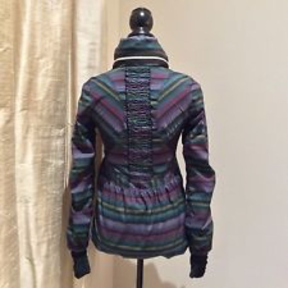Rare lululemon Hustle Jacket in striped poncho