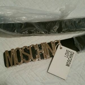 📍Moschino Leather Belt