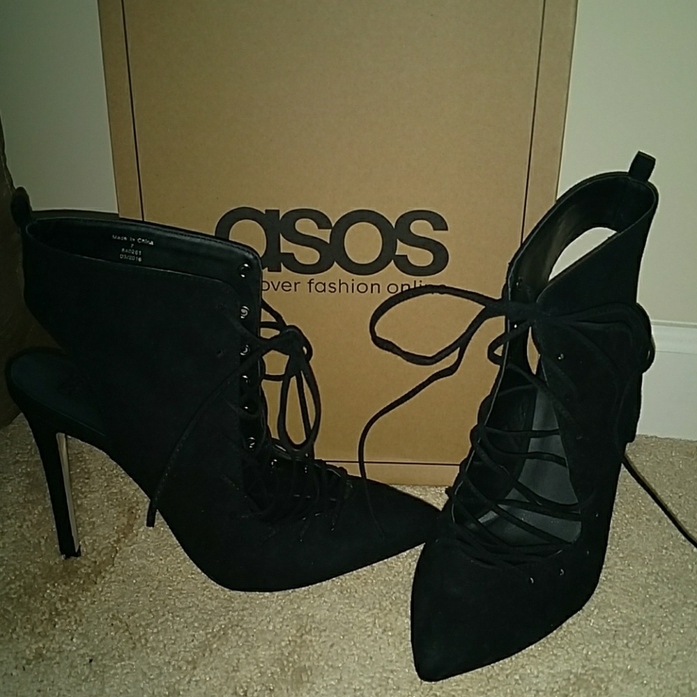 ❌❌SOLD❌❌Asos black lace up point heel