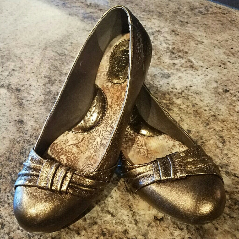 Born flats-- bronze