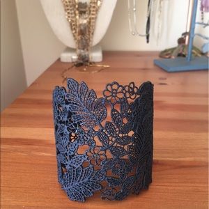 Chantilly lace cuff - BLACK