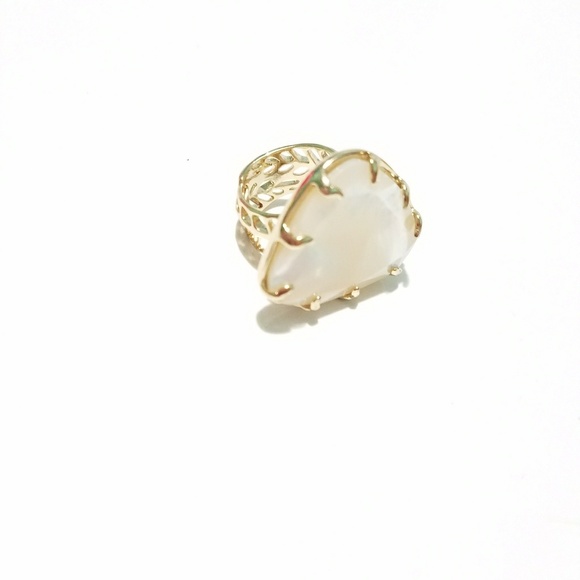 Kendra Scott Jewelry - 🍹 Kendra Scott Joli MOP Shell Cocktail Ring