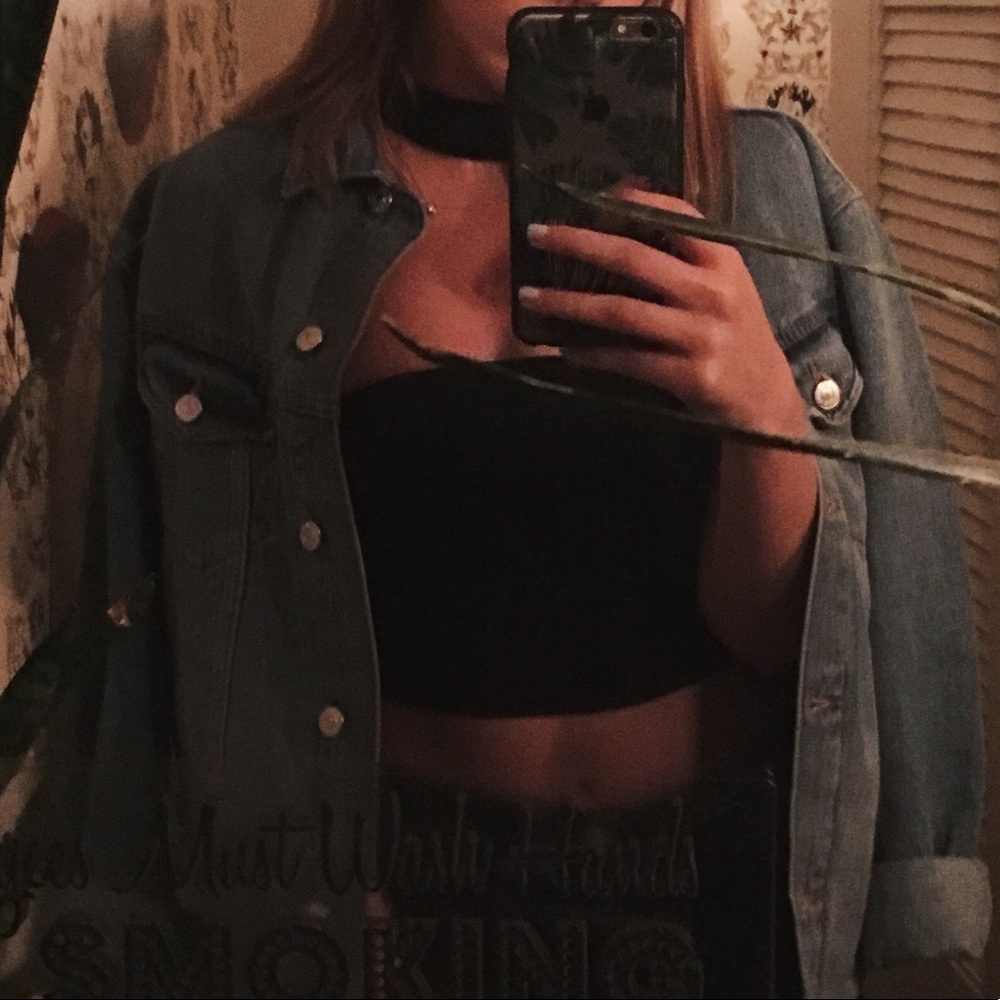 LF crop top with choker built in - Picture 4 of 4