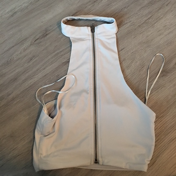 LF crop top with choker built in - Picture 3 of 4