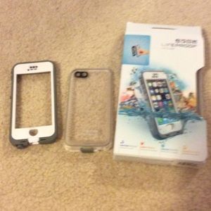 White life proof case . Water & dirt proof