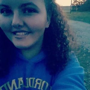 Meet your Posher, Simone