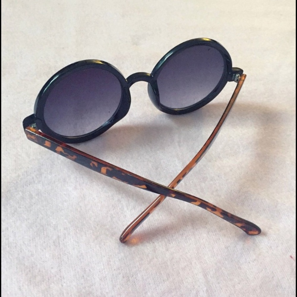 Round sunglasses