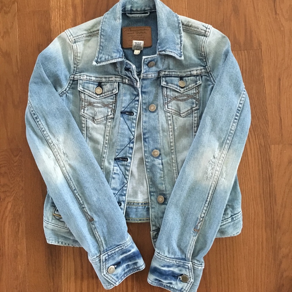 LIKE NEW VINTAGE A&F DENIM JACKET!