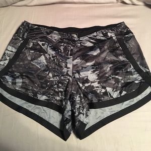 North face running shorts M