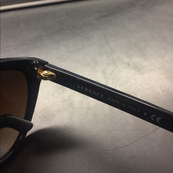 Versace Sun glasses 👓 sunglasses 🕶 - Picture 3 of 3