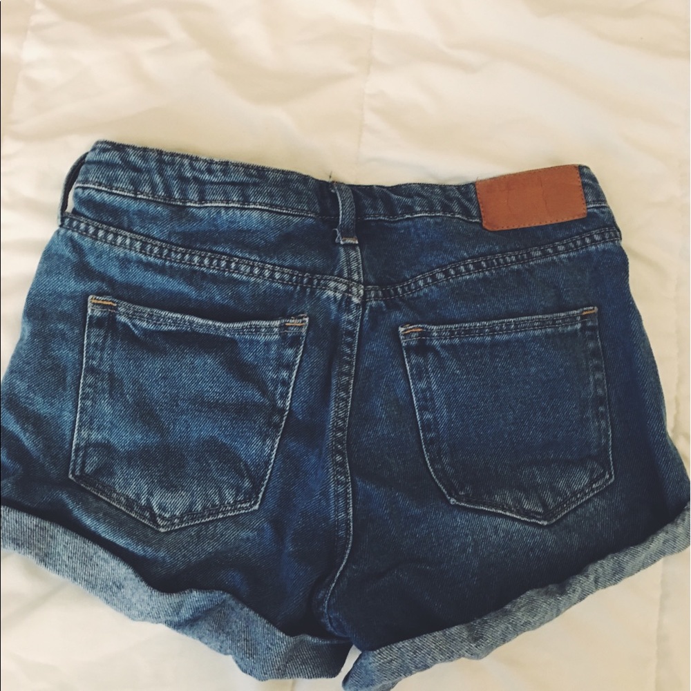 ✨ Mid Rise Denim Shorts ✨ - Picture 2 of 2