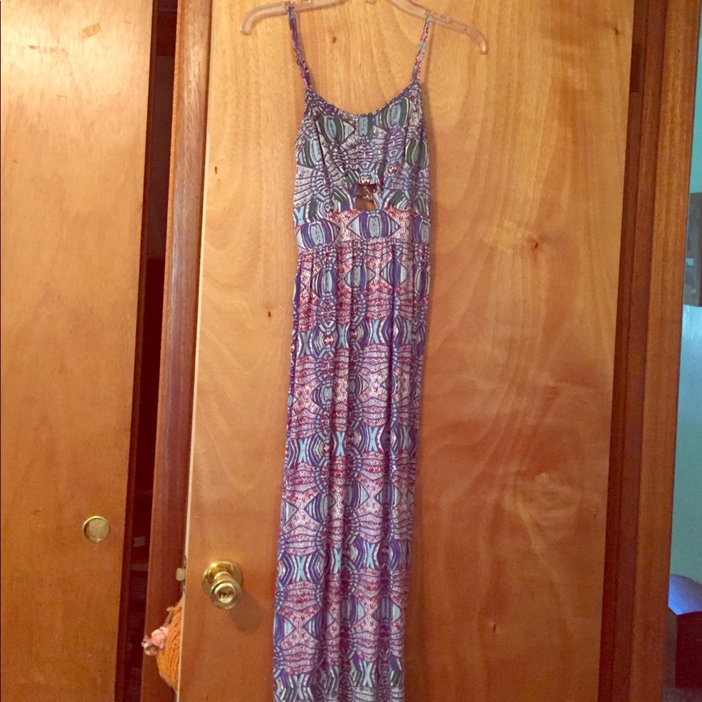 Maxi dress with small cutouts