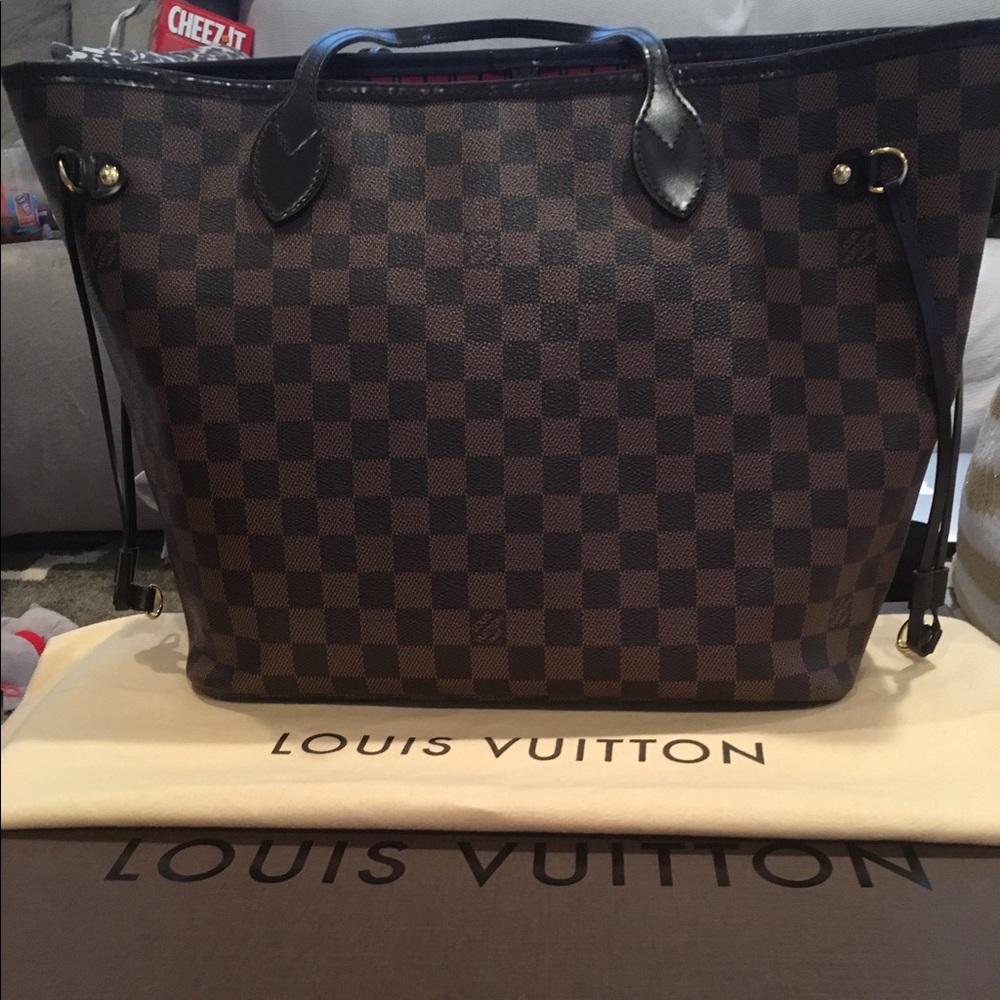 Authentic Luis Vuitton neverfull mm gently used