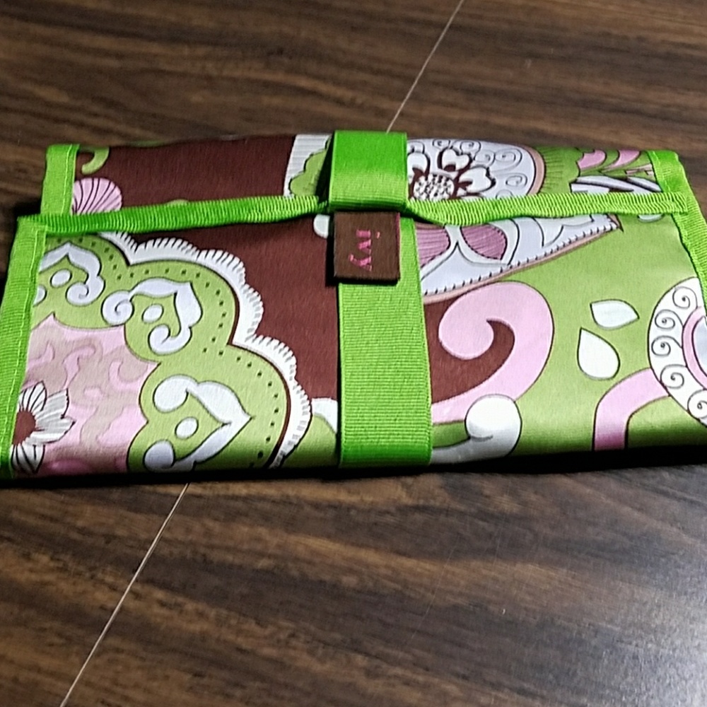 Ivy rolled case