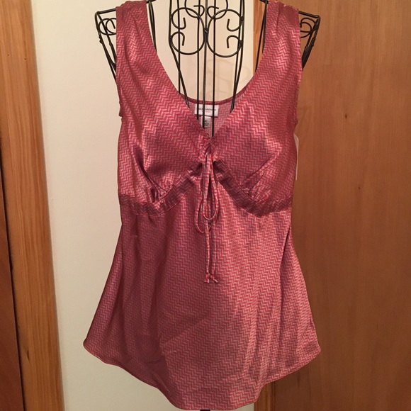 Isaac Mizrahi Tops - Isaac Mizrah blouse❤️