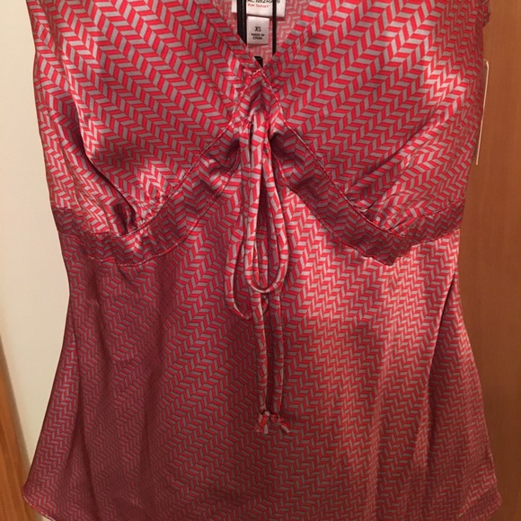 Isaac Mizrah blouse❤️ - Picture 3 of 8