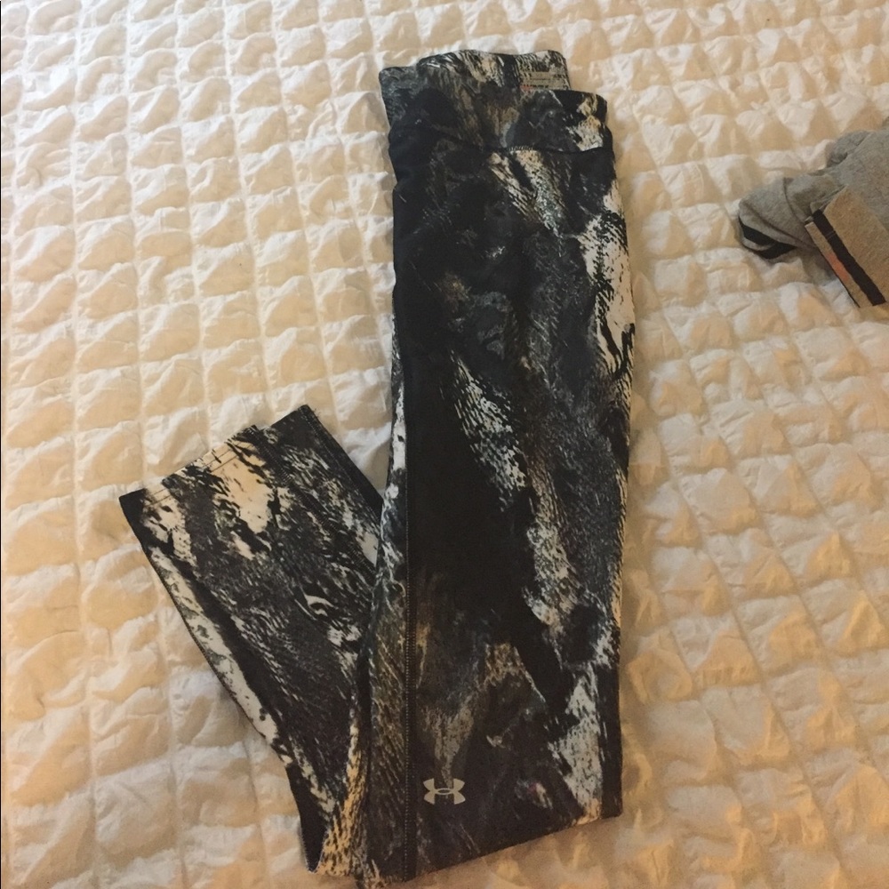 Snake print Under Armour workout leggings!