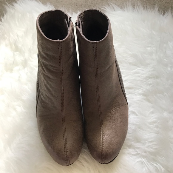 Vince Camuto Booties Size 7 - Picture 1 of 7