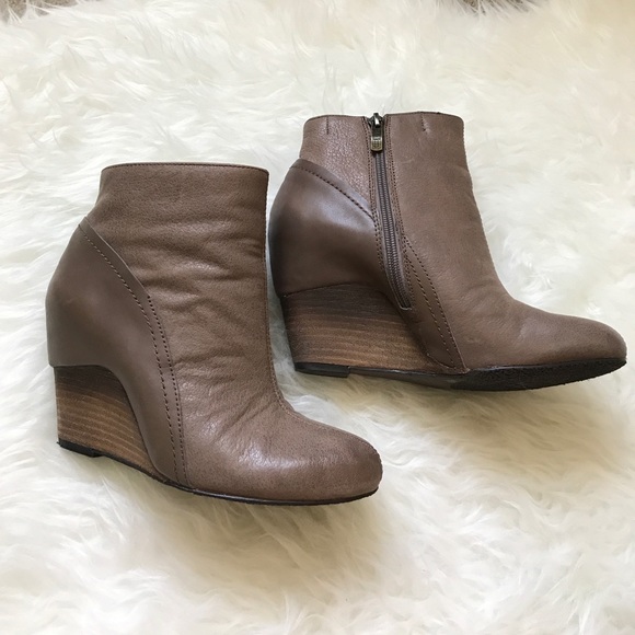 Vince Camuto Booties Size 7 - Picture 2 of 7