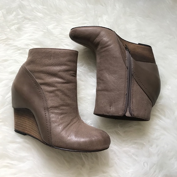 Vince Camuto Booties Size 7 - Picture 4 of 7