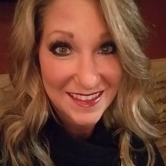 Meet your Posher, Debra - Picture 1 of 1