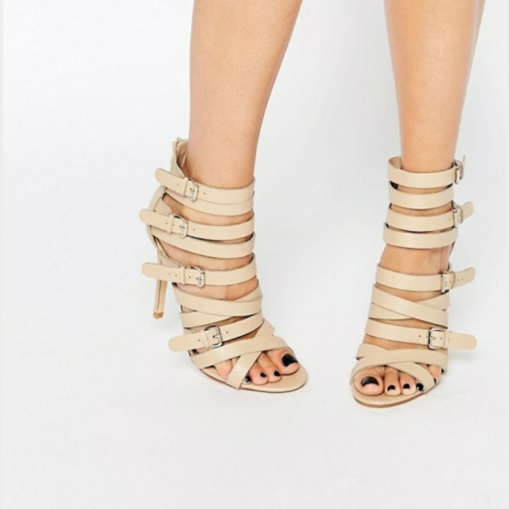 ❌❌ SOLD❌❌ strappy sandals