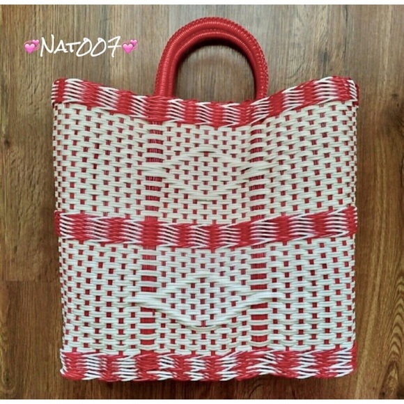 Handmade Woven Basket. - Picture 2 of 2