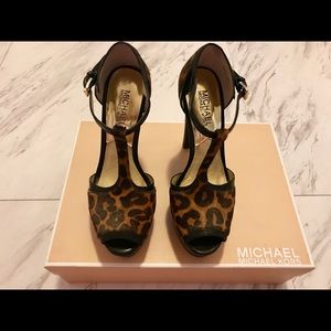 Michael Kors Sophia T-Strap Printed Haircalf pump