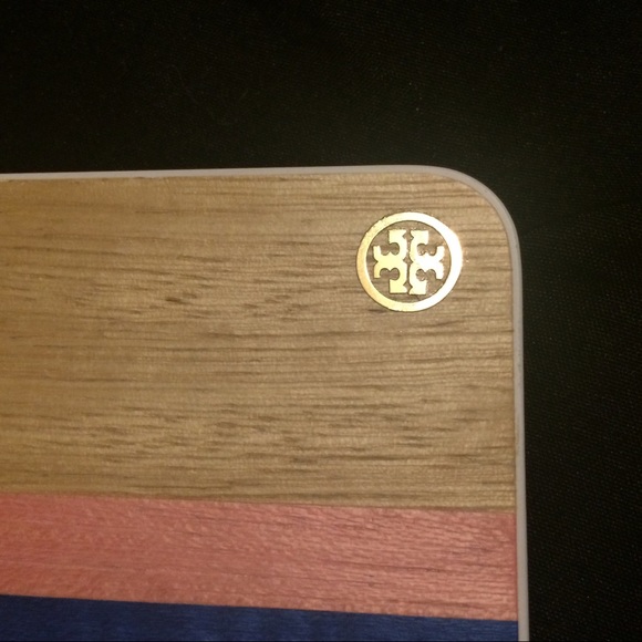 Tory Burch wood grain case for iPhone 5/5s - Picture 2 of 5