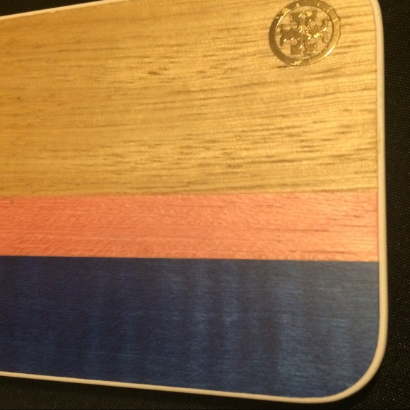 Tory Burch wood grain case for iPhone 5/5s - Picture 5 of 5