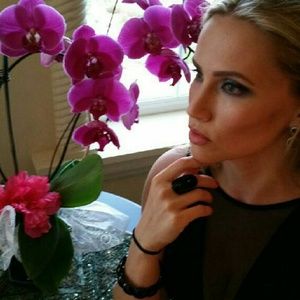 Meet your Posher, Yana