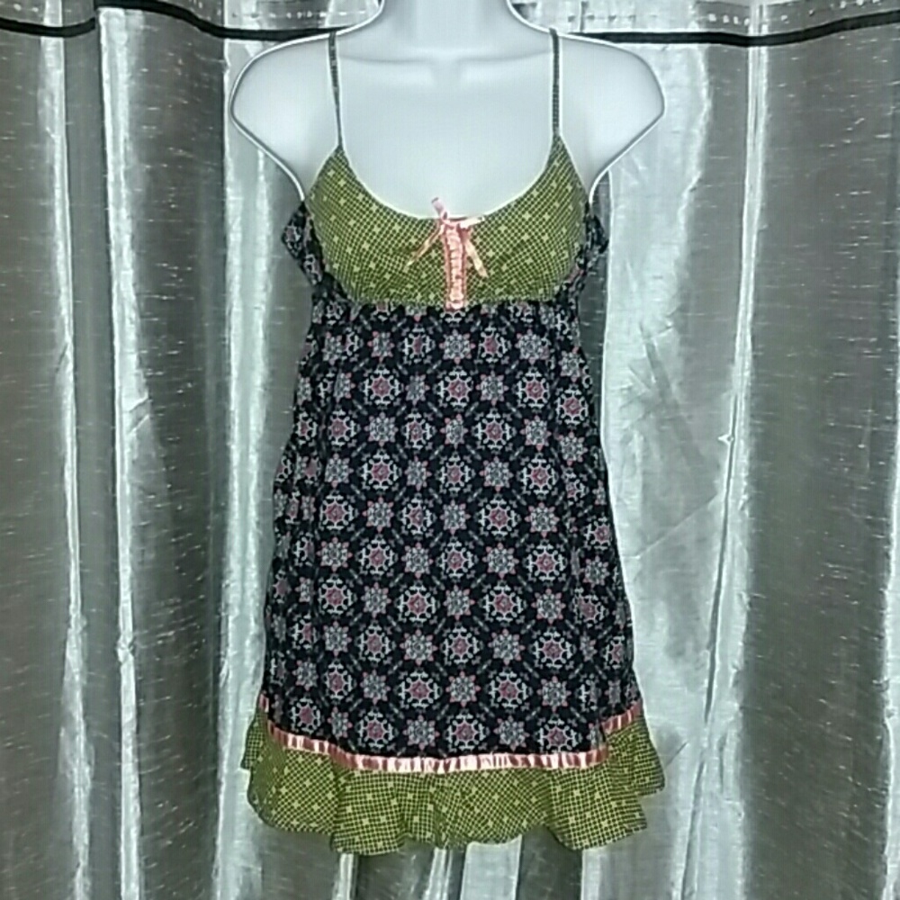 Adorable FREE PEOPLE multi-pattern/color top