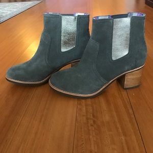 Sperry Booties/boots, grey suede size 7.5