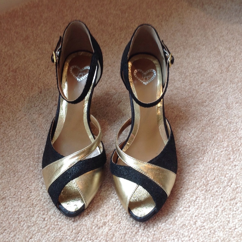 Love d wedges