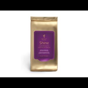 💜YOUNIQUE💜Royalty Shine Cleansing Cloths