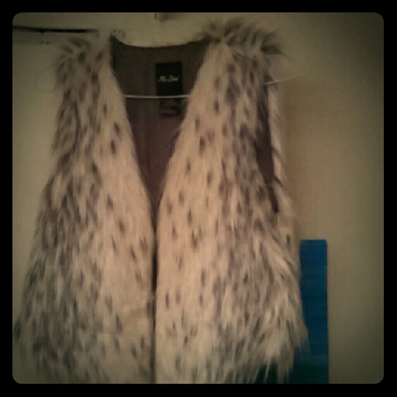 Fur Vest - Picture 1 of 3