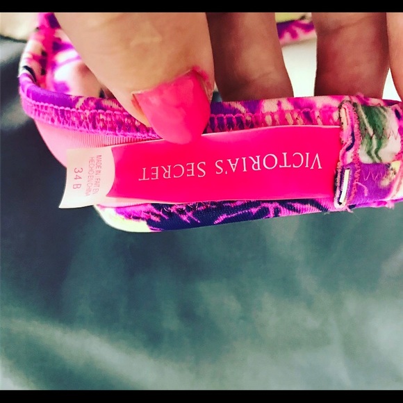 Victoria's Secret bathing suit top - Picture 3 of 3