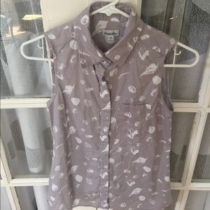 Grey button down sleeveless seashell print blouse
