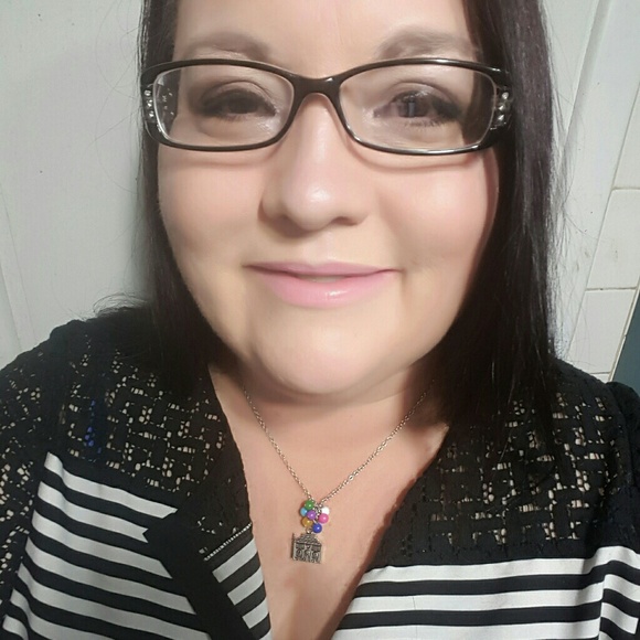 Meet your Posher, Ellen - Picture 2 of 2