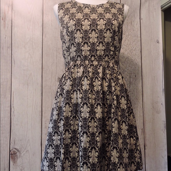 Moon Dresses & Skirts - Adorable black and cream mini dress.