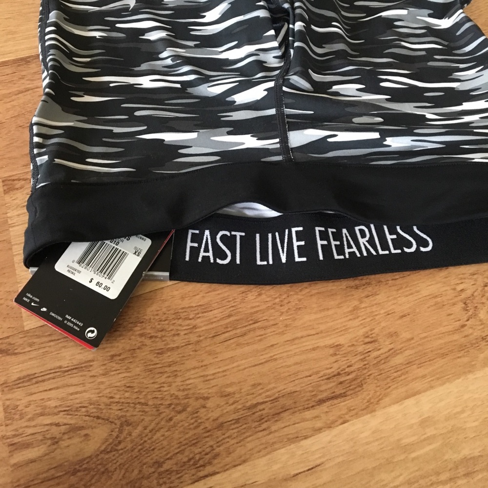NWT Nike Dri-Fit cropped legging✨ - Picture 3 of 7