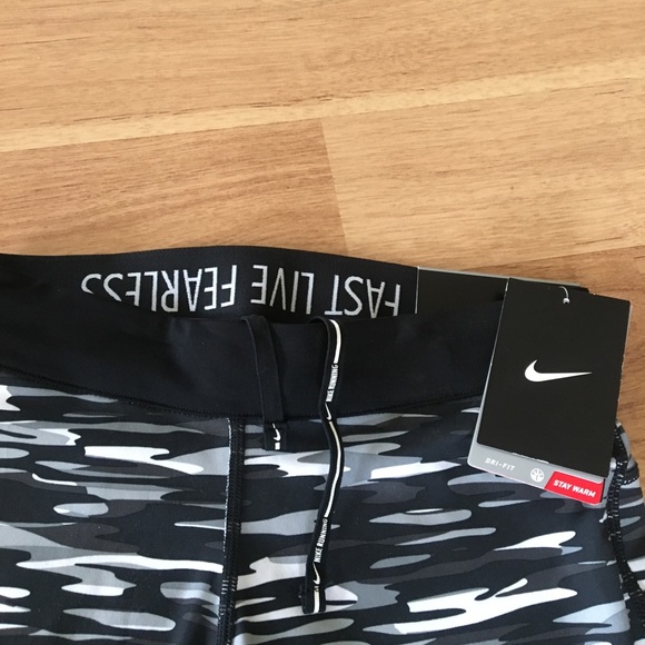 NWT Nike Dri-Fit cropped legging✨ - Picture 2 of 7