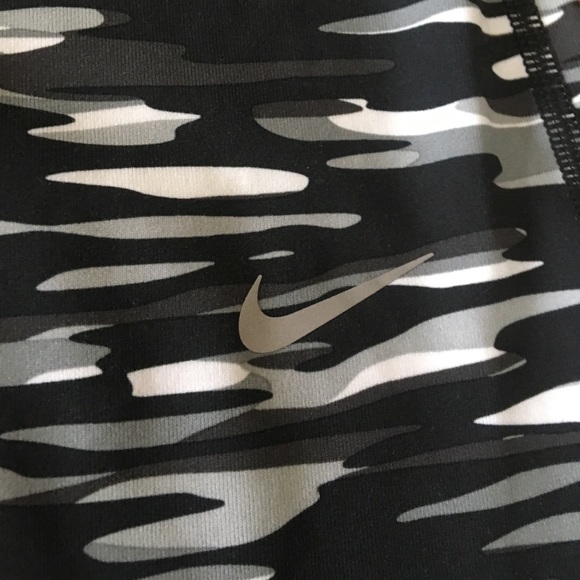NWT Nike Dri-Fit cropped legging✨ - Picture 5 of 7