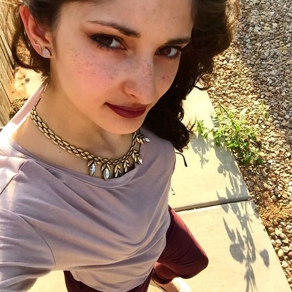 Meet your Posher, Mikayla - Picture 1 of 1